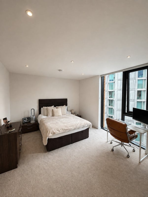 Room Royal Crest Avenue in Greater London