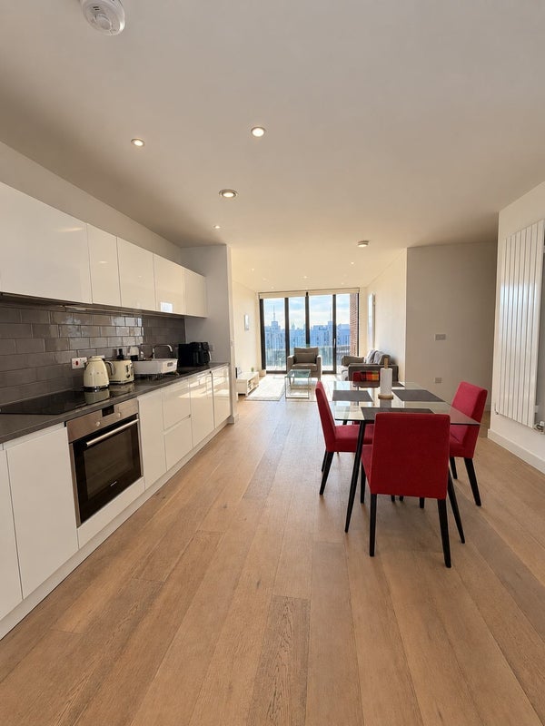Room Royal Crest Avenue in Greater London