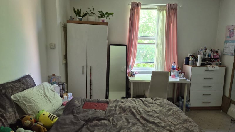 Room Shirlock Road in Greater London