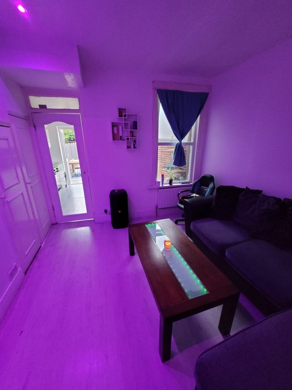 Room Skeltons Lane in Greater London