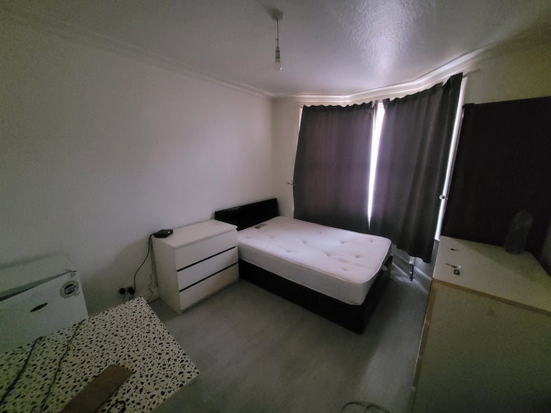 Room Skeltons Lane in Greater London