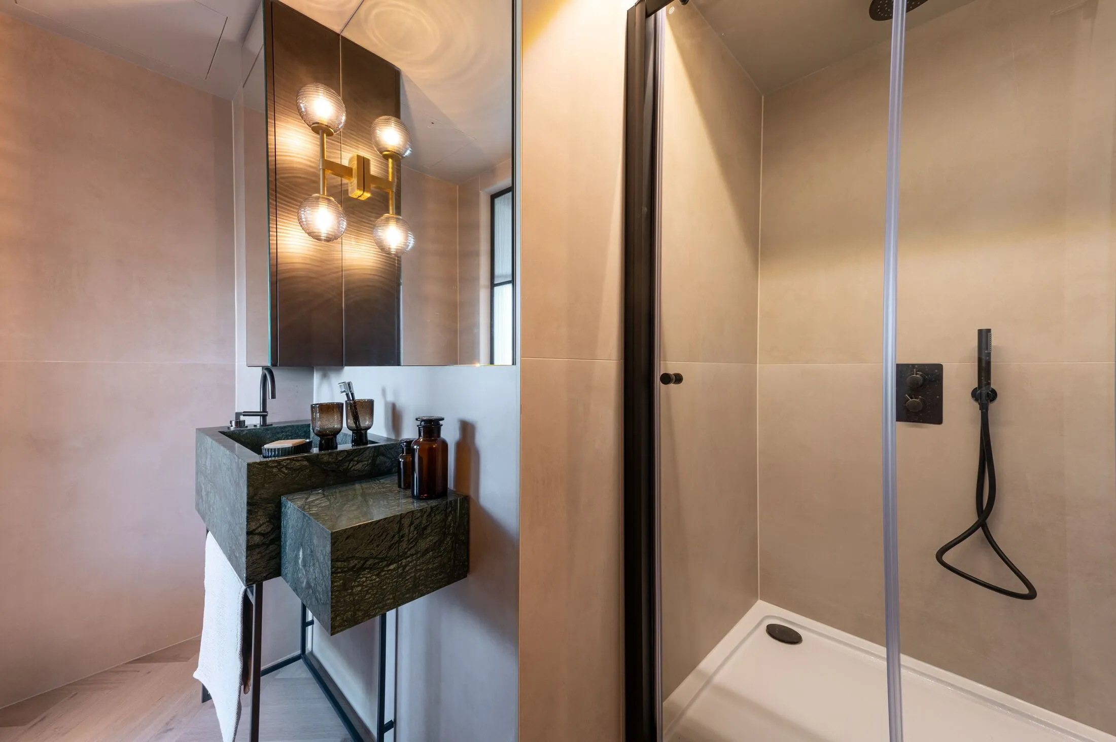 Flat Willesden Lane in Greater London