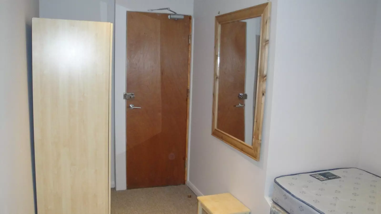 Flat Dennett Close in Nottingham