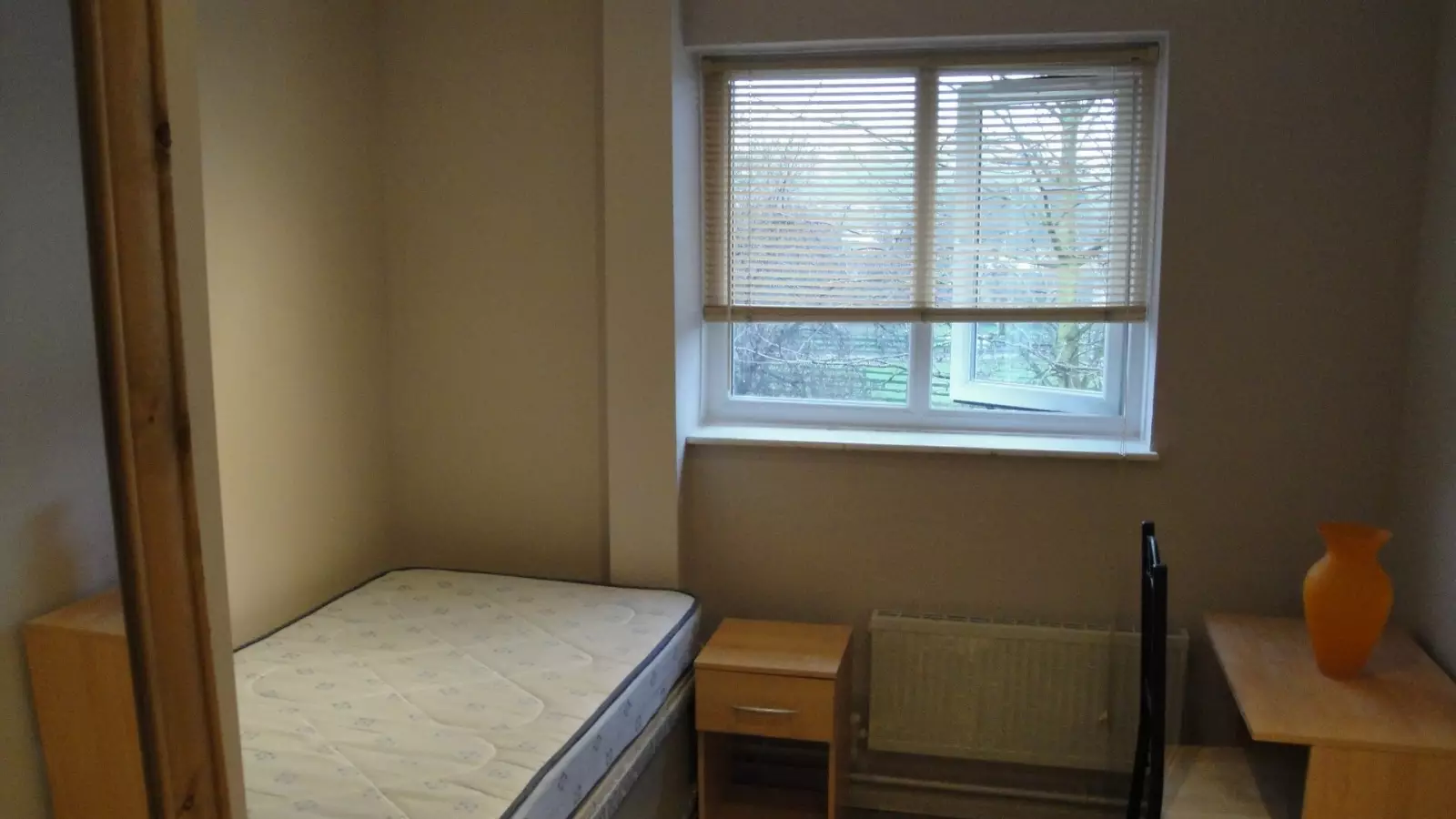 Flat Dennett Close in Nottingham