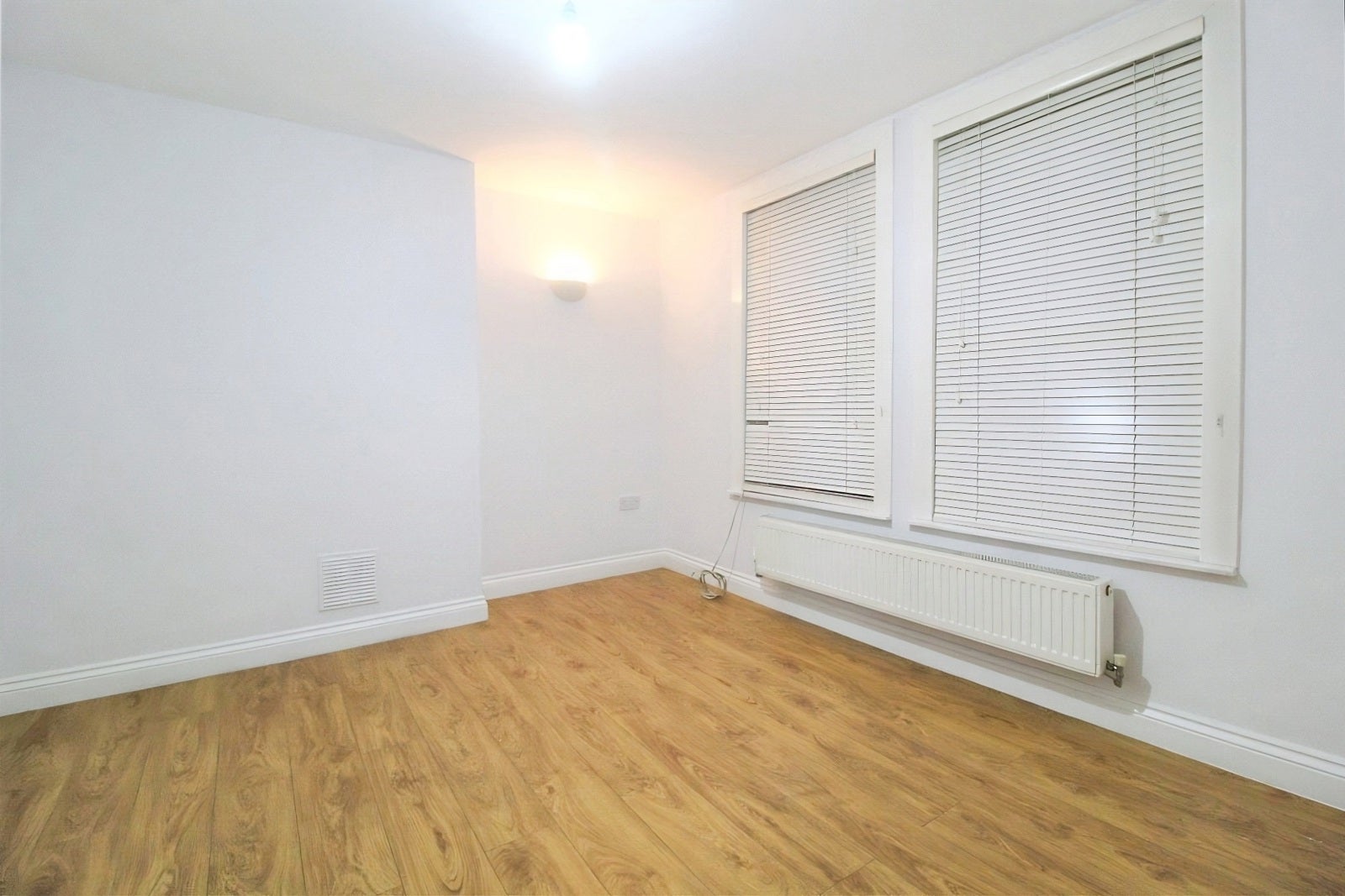 Flat Wellesley Road in Greater London