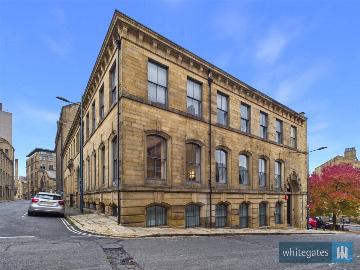 Flat Burnett Street in Bradford
