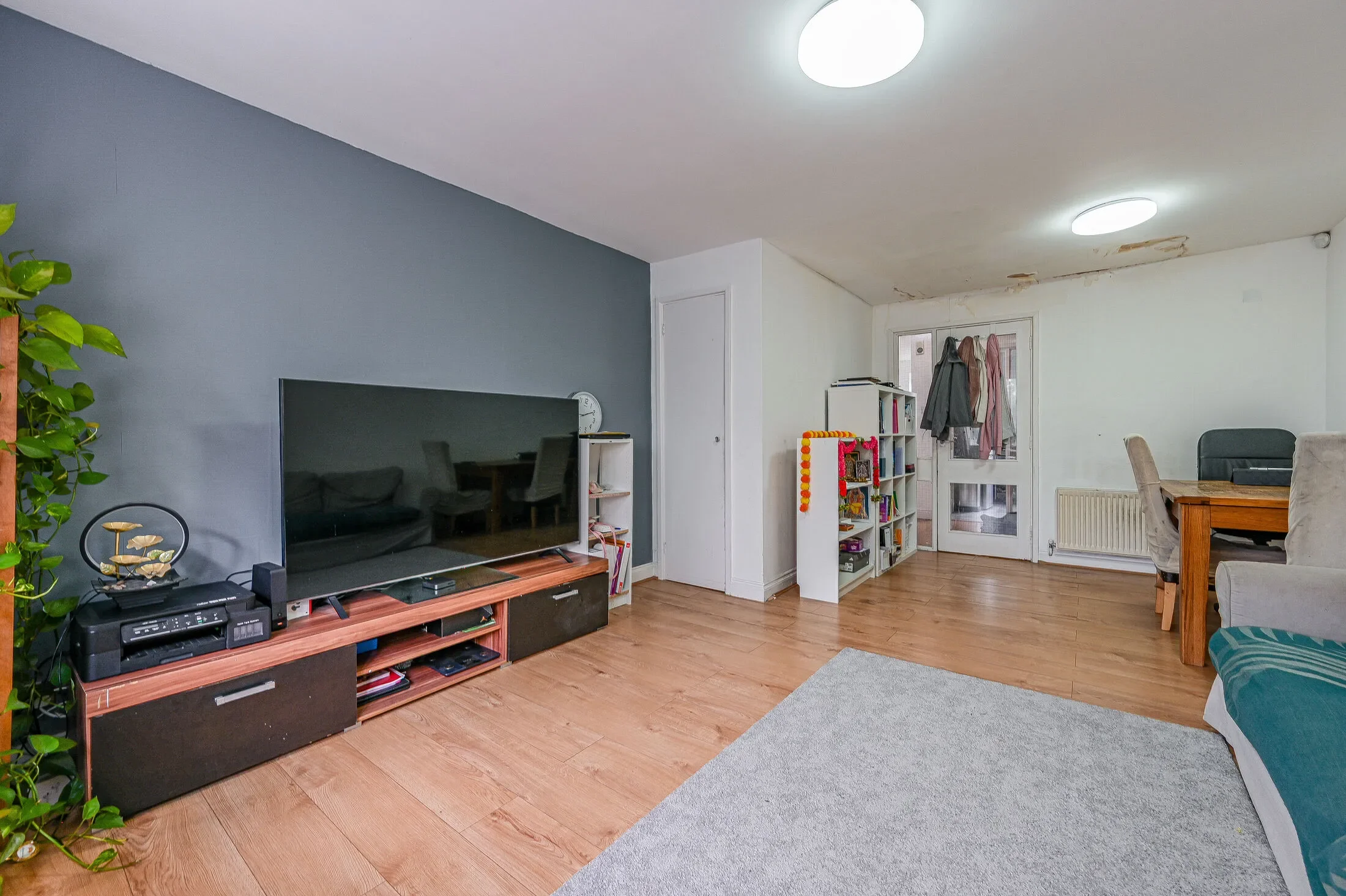 Flat Selborne Road in Greater London