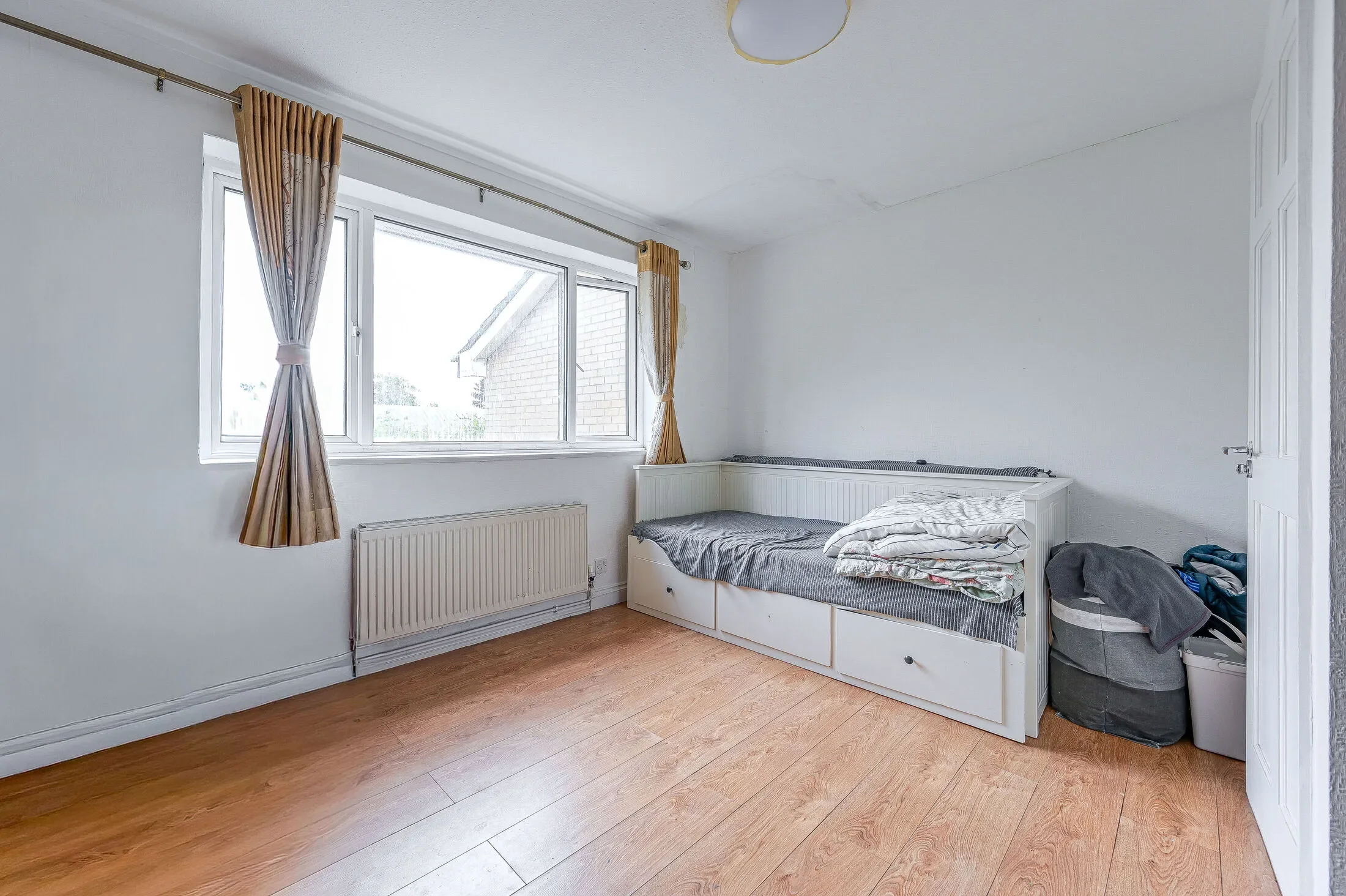 Flat Selborne Road in Greater London