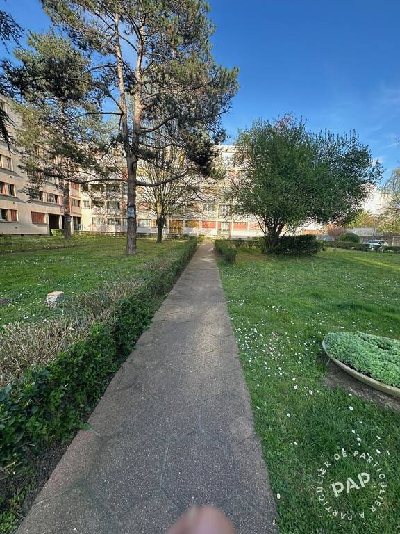 Chambre Avenue du Maréchal Leclerc à Neuilly-sur-Marne