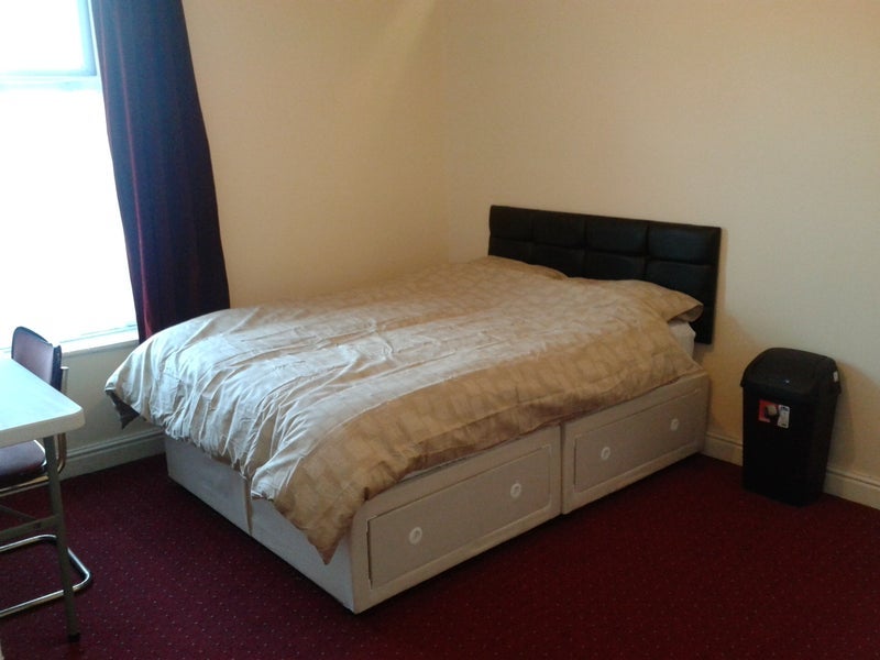 Room Falmouth Street in Chadderton