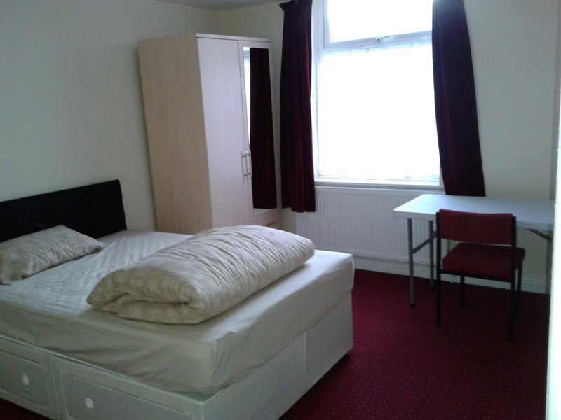 Room Falmouth Street in Chadderton