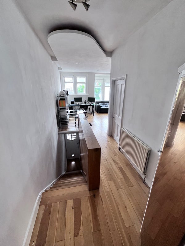 Room Dumbarton Road in Greater London