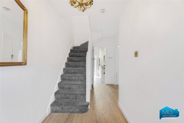 House Cardrew Avenue in Greater London