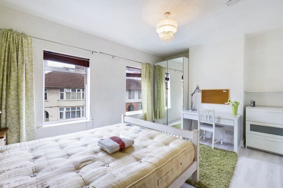 Room Euston Road in Far Cotton