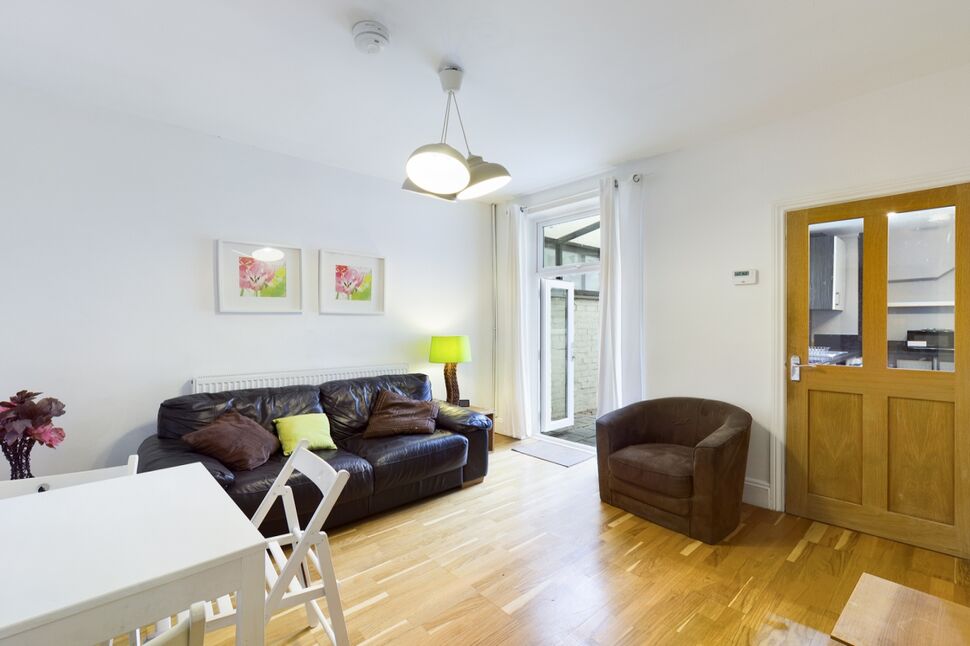 Room Euston Road in Far Cotton