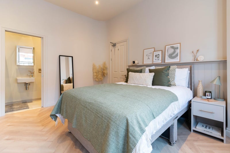 Room Mysore Road in Greater London