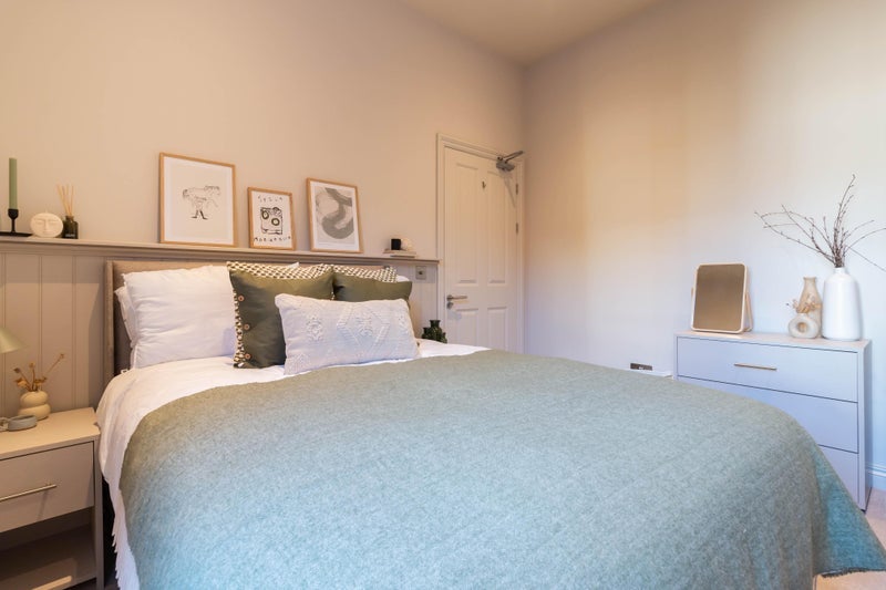 Room Mysore Road in Greater London