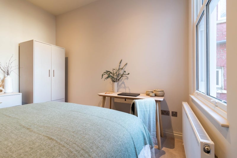 Room Mysore Road in Greater London
