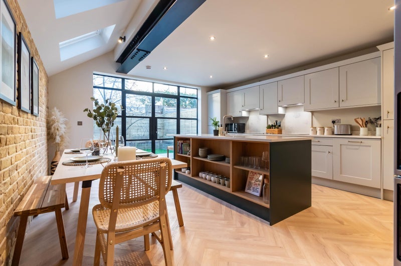 Room Mysore Road in Greater London