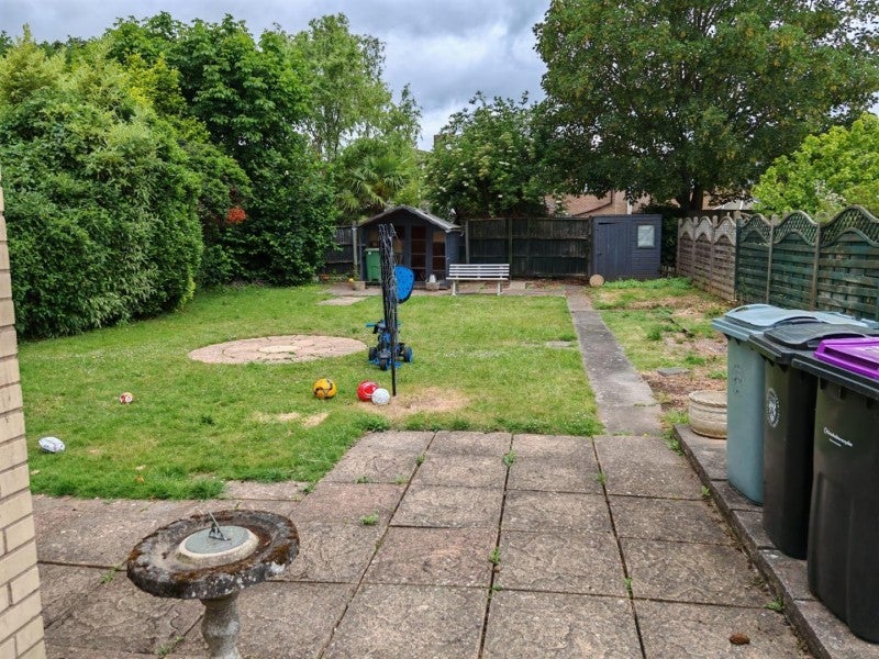 House Priory Close in South Kesteven