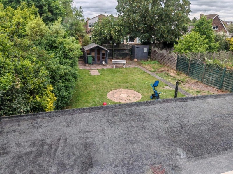 House Priory Close in South Kesteven
