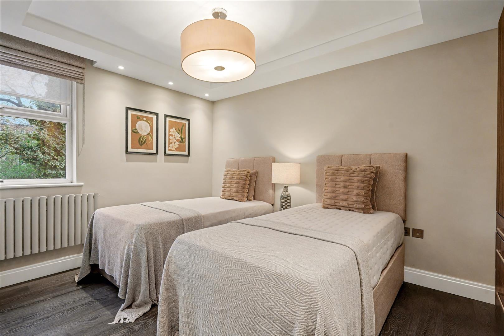 Flat Boydell Court in London