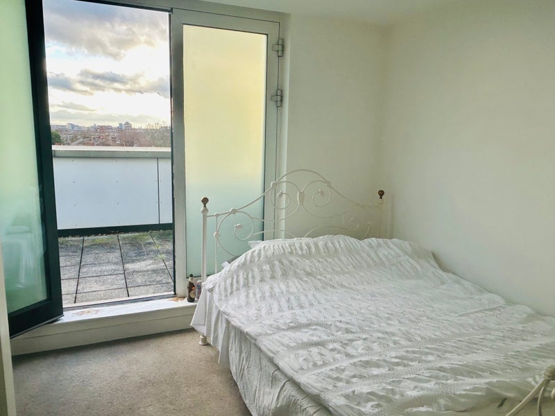 Room Junction Road in Greater London