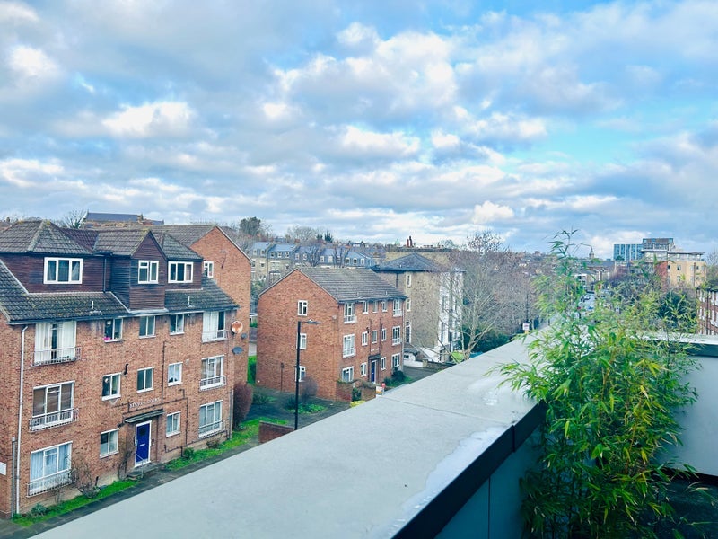 Room Junction Road in Greater London