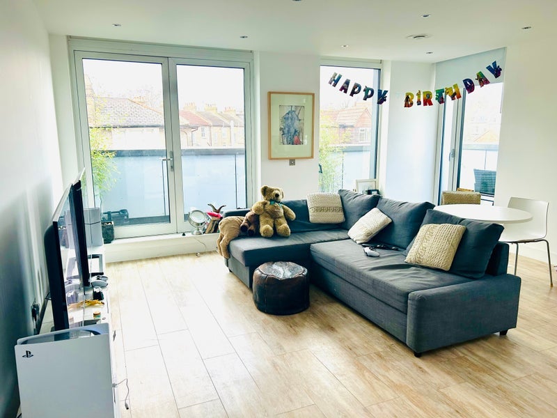 Room Junction Road in Greater London