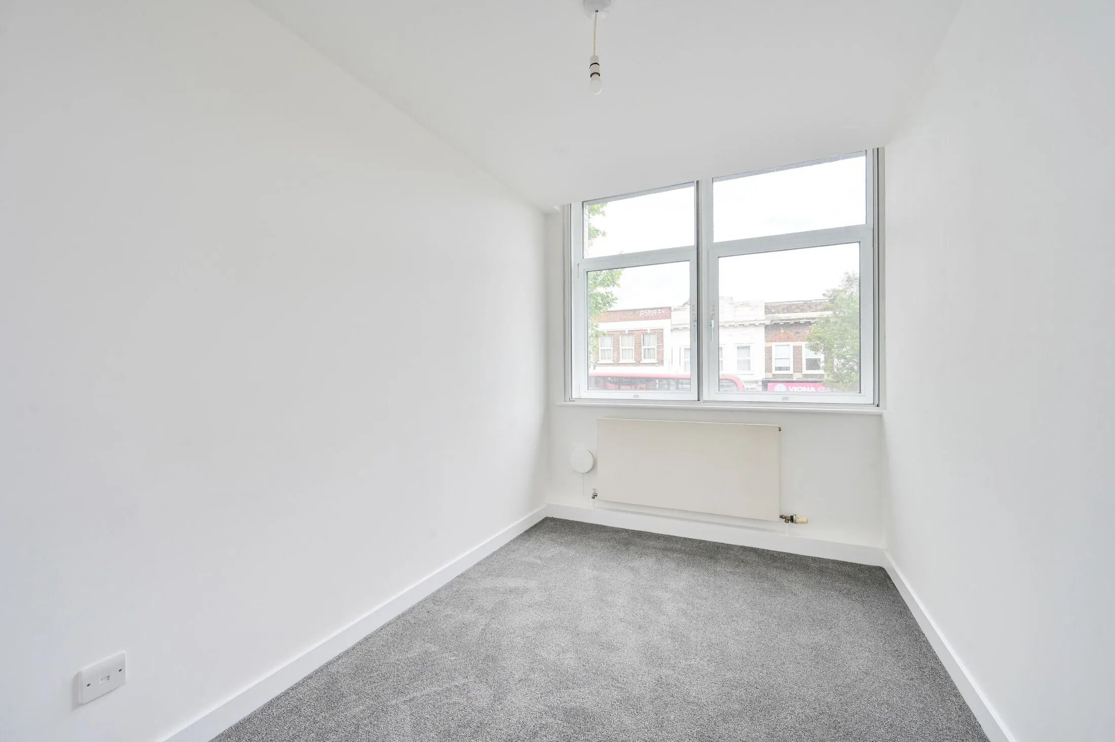 Flat Uxbridge Road in Greater London