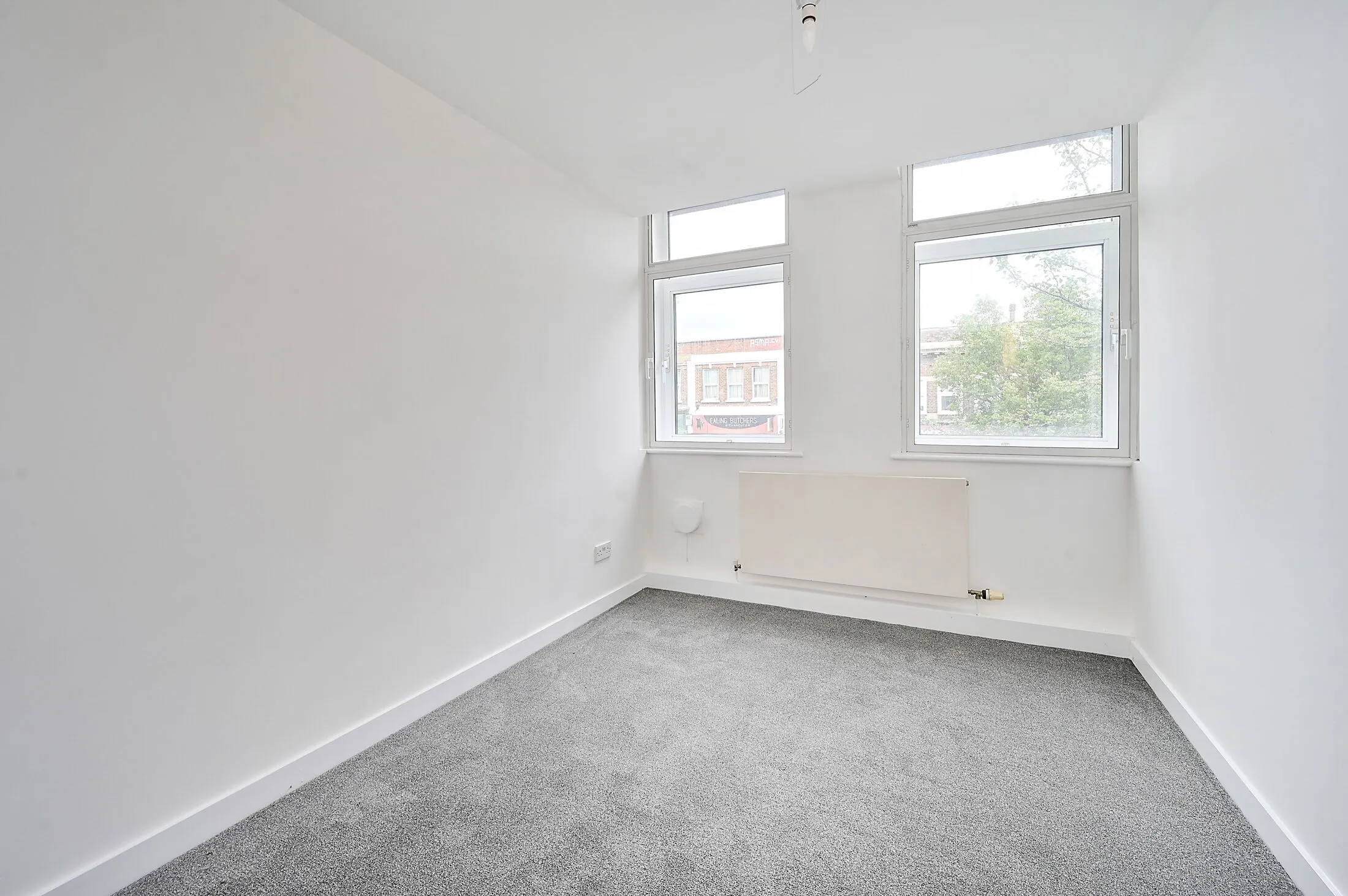 Flat Uxbridge Road in Greater London