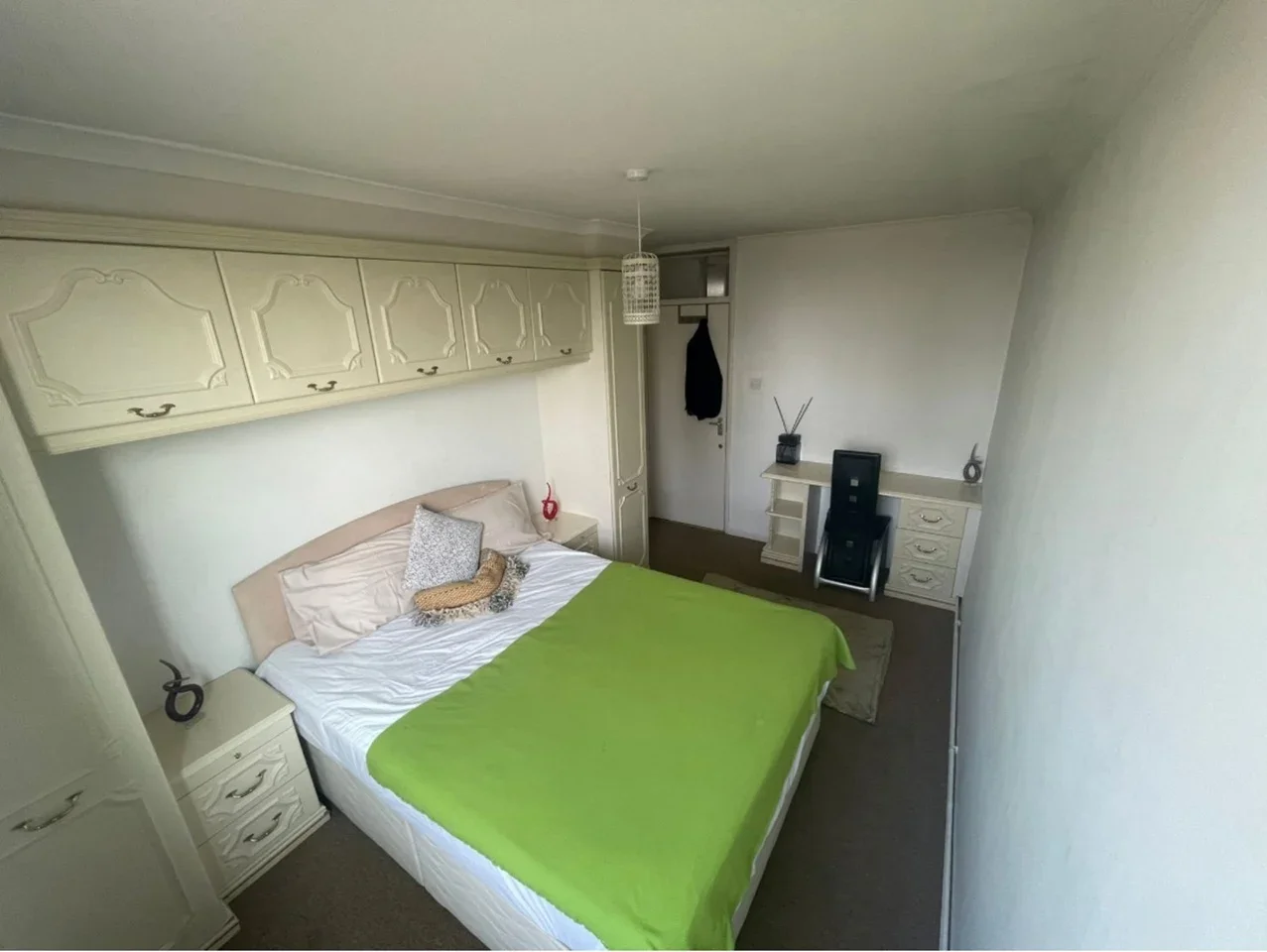Room Watford Close in Greater London