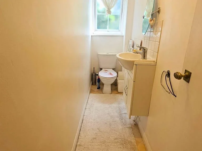 Room St. James' Close in Greater London