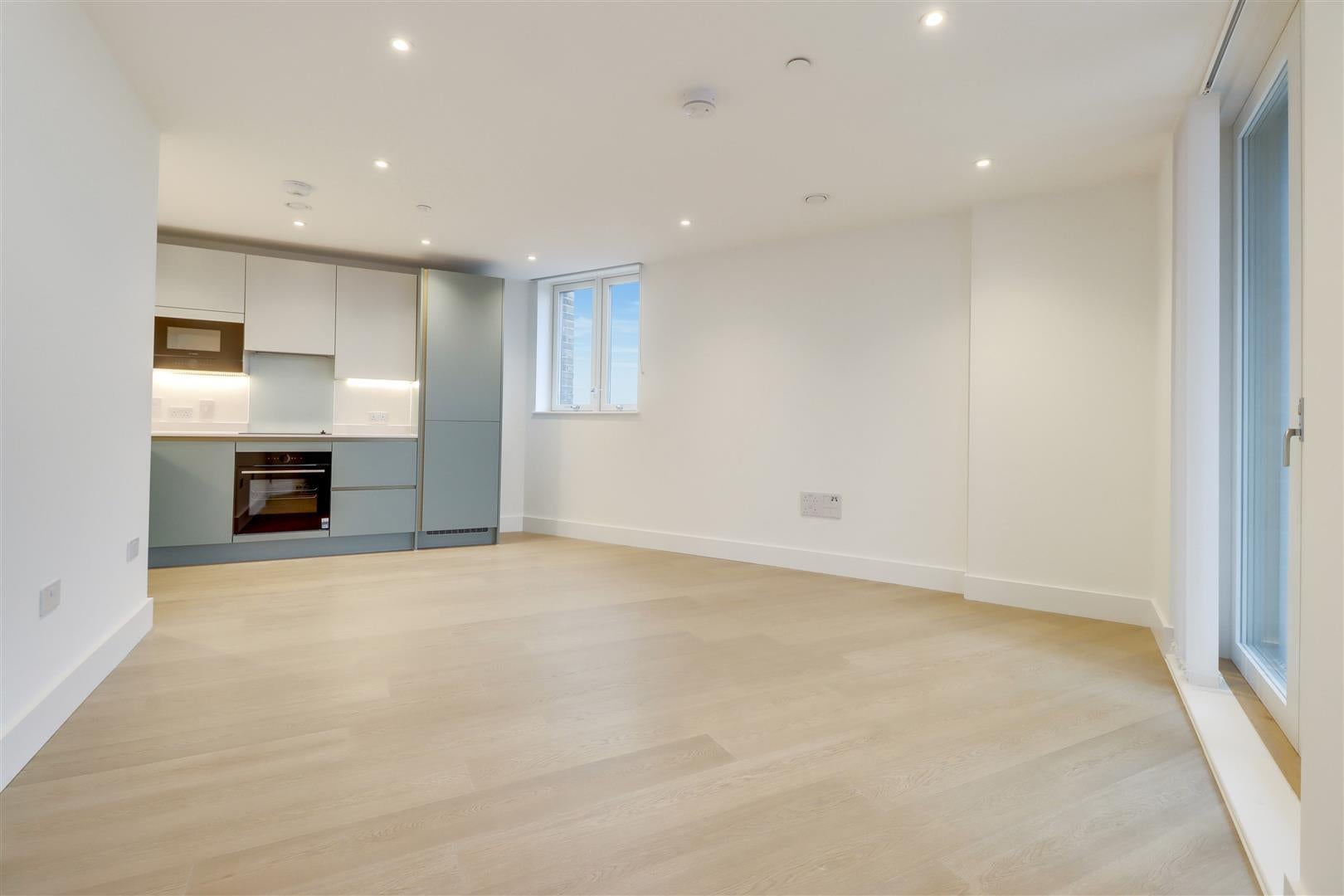 Flat Herne Hill Road in Greater London