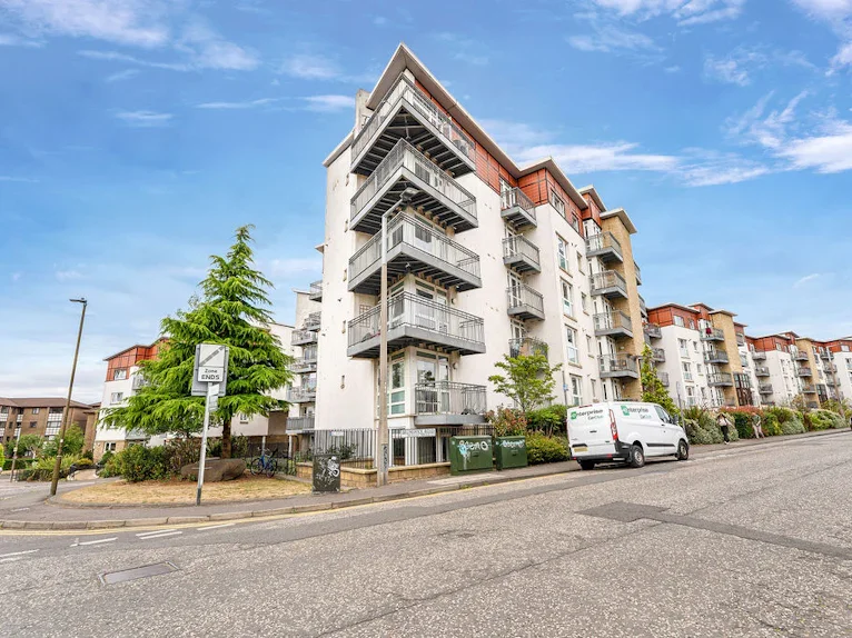 Flat Allanfield Place in City of Edinburgh