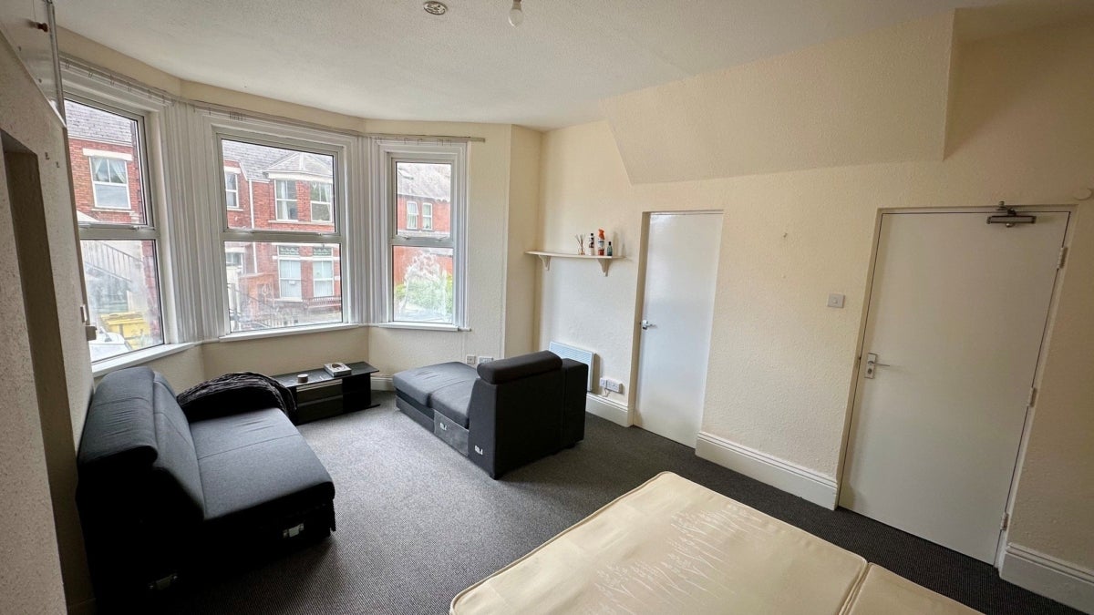 Flat Brynhyfryd Road in Newport