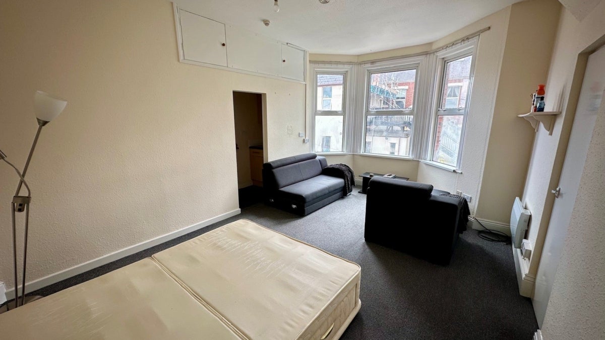 Flat Brynhyfryd Road in Newport