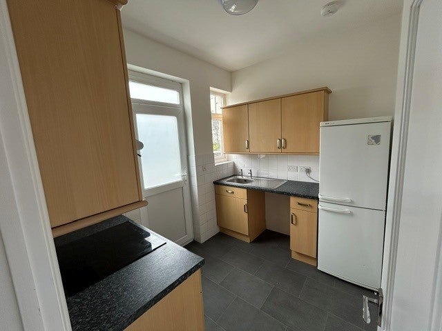 Flat Gower Road in Swansea