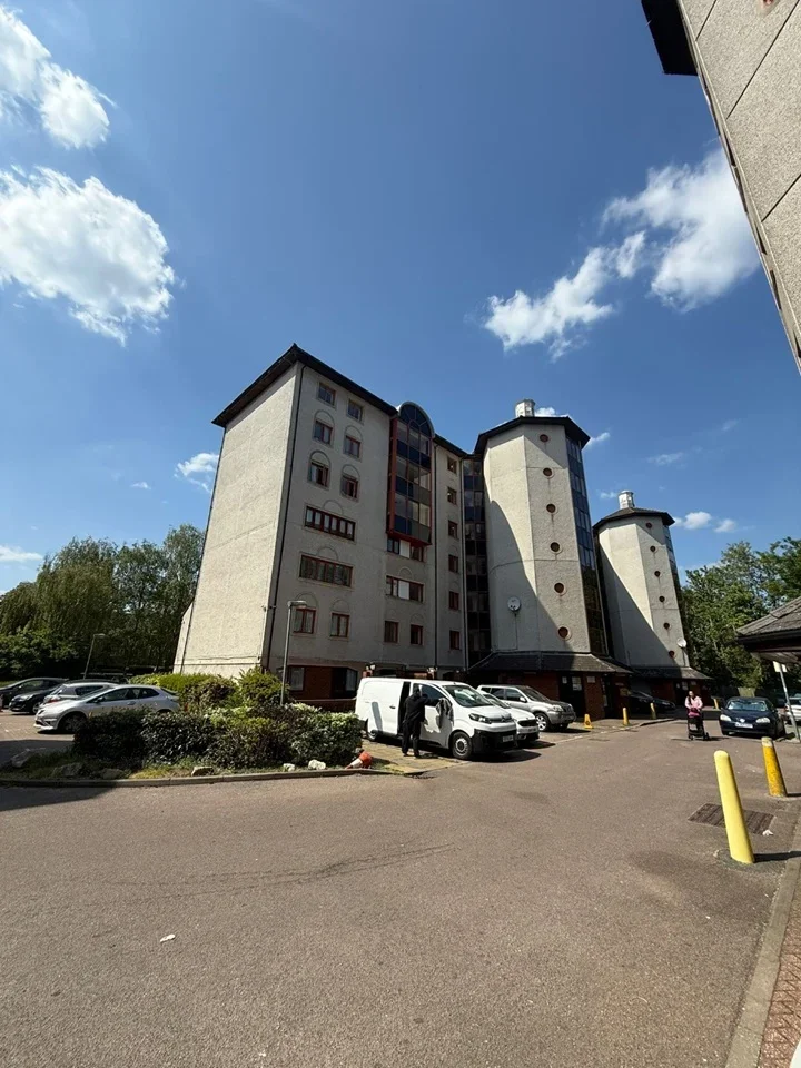 Flat Eleanor Way in Waltham Cross