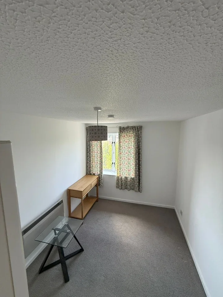 Flat Eleanor Way in Waltham Cross