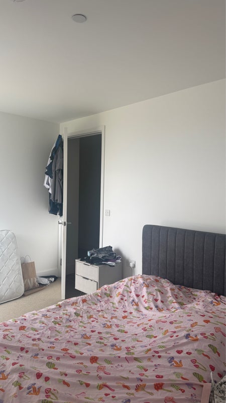 Room Marshgate Lane in Greater London