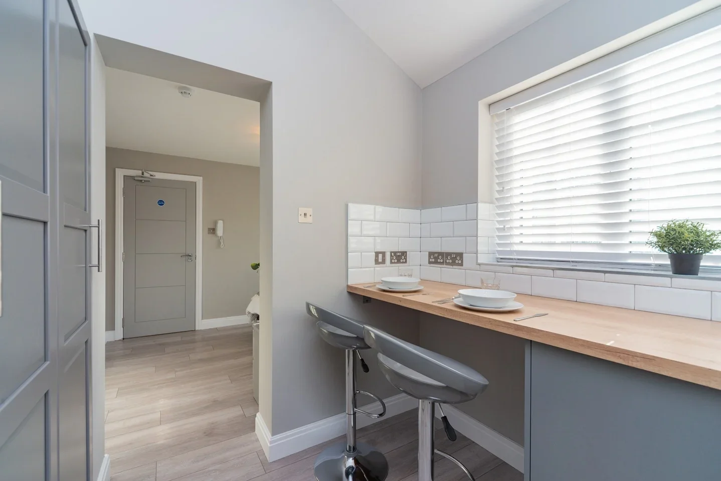 Flat Tennyson Avenue in Greater London