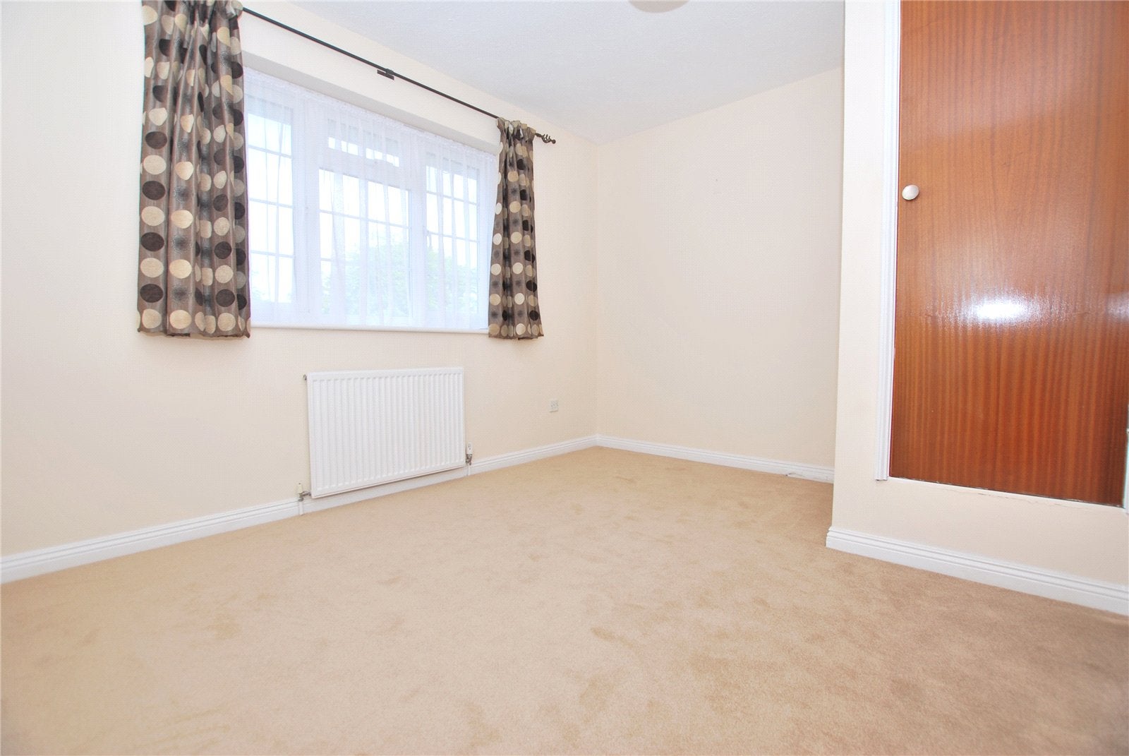 House Weydown Close in Guildford