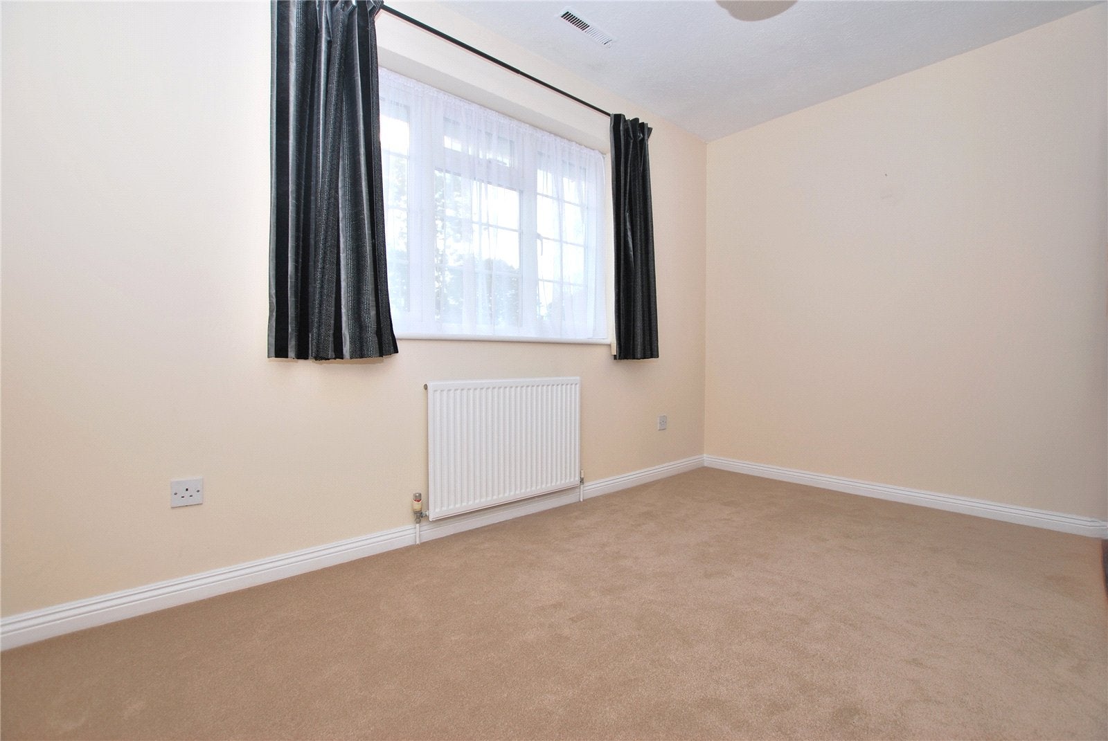 House Weydown Close in Guildford