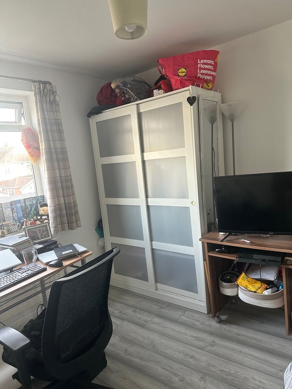 Room Meadowsweet Avenue in Bristol