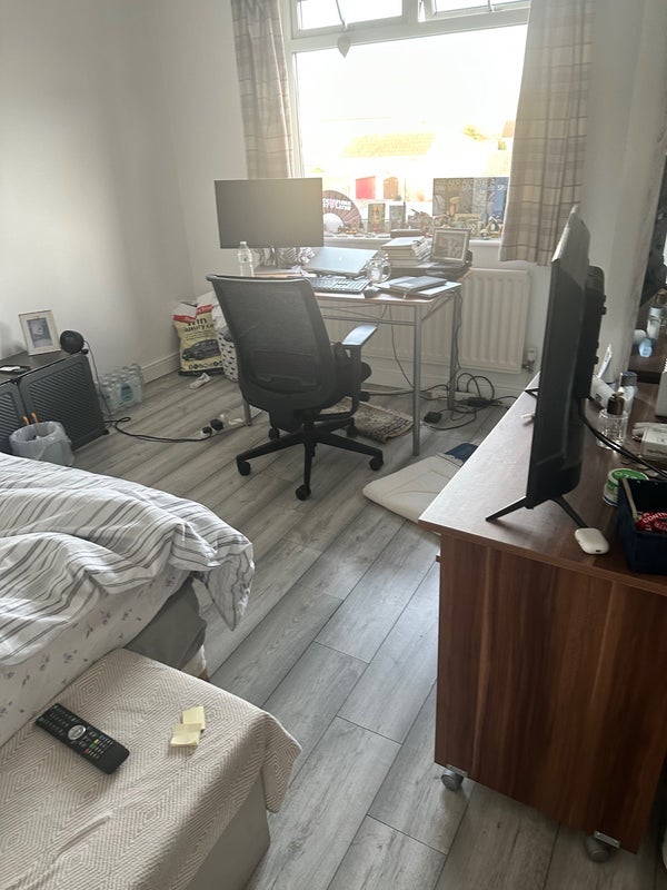 Room Meadowsweet Avenue in Bristol