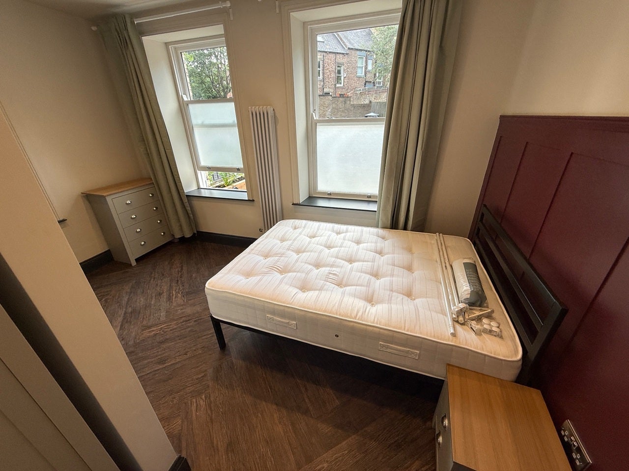 Room Summerhill Grove in Newcastle upon Tyne