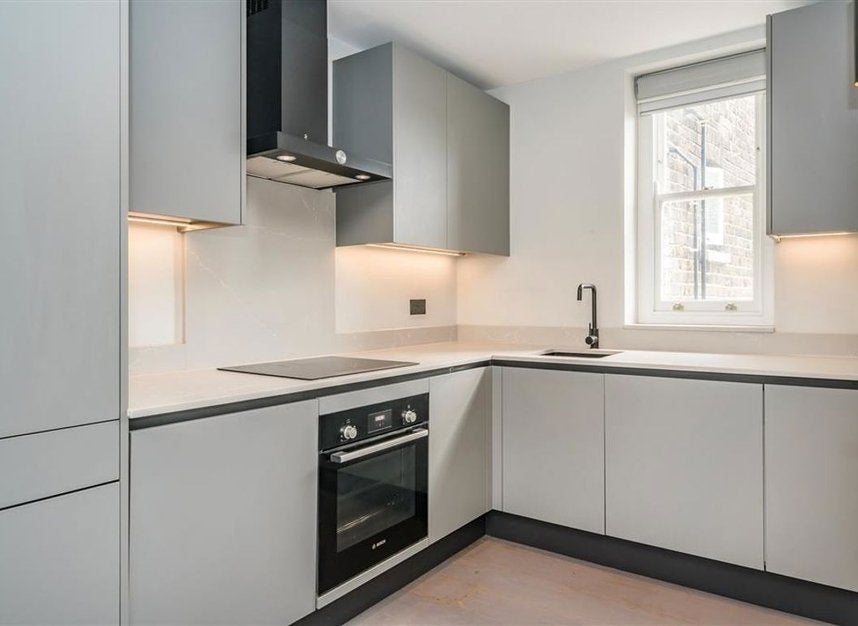 Flat Shaftesbury Avenue in City of Westminster