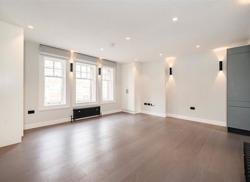 Flat Shaftesbury Avenue in City of Westminster