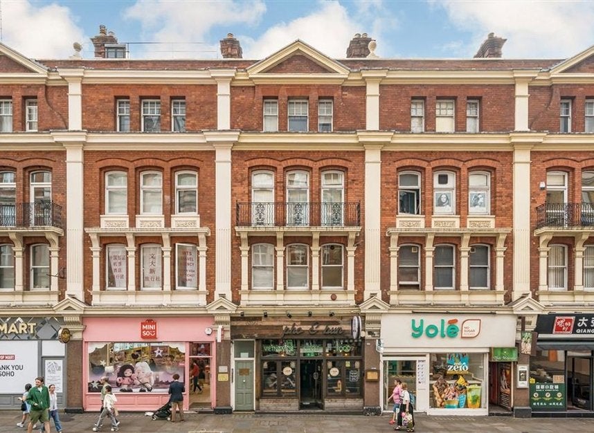 Flat Shaftesbury Avenue in City of Westminster